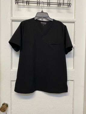 Mandala scrubs top women’s size medium color Black